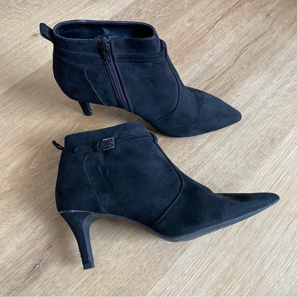 Jones New York Pointed Toe Booties Black